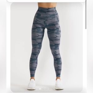 Alphalete Surface Power Pocket leggings - Small